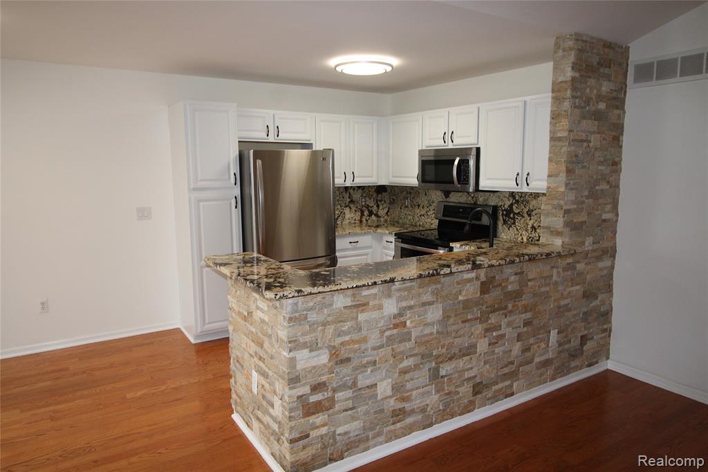 2224 Leighton Drive Property Photo 4