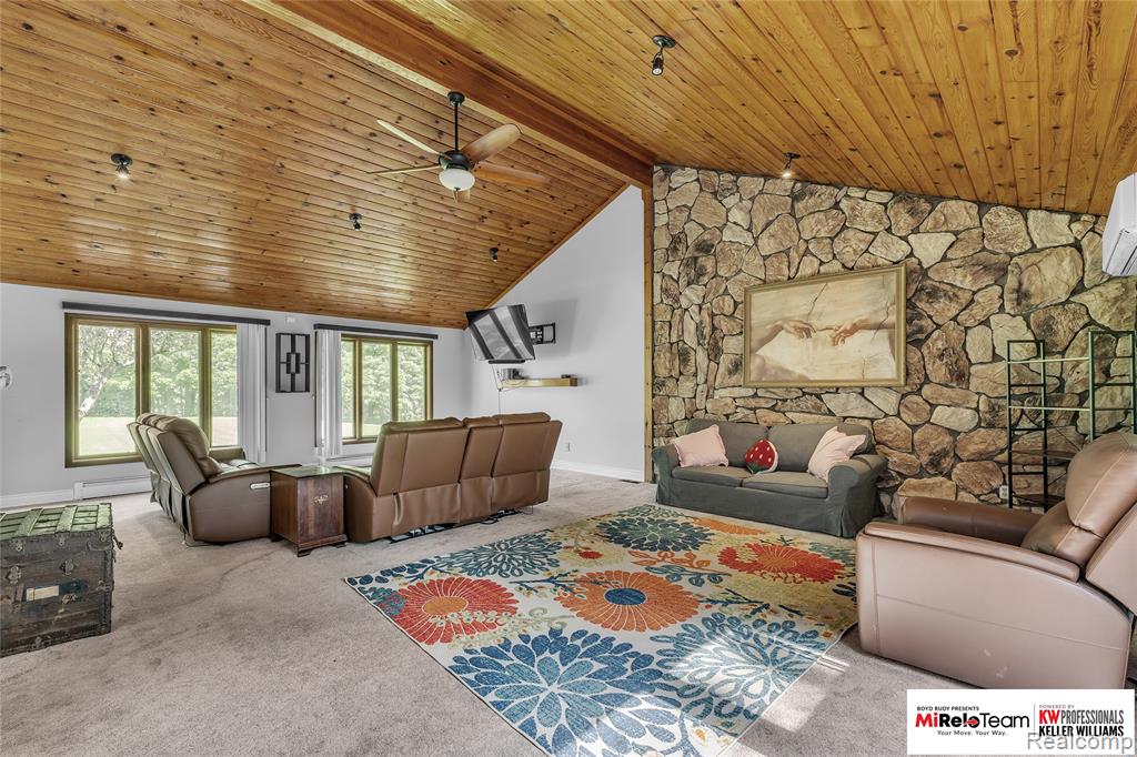 9844 Pine Knob Road Property Photo 10