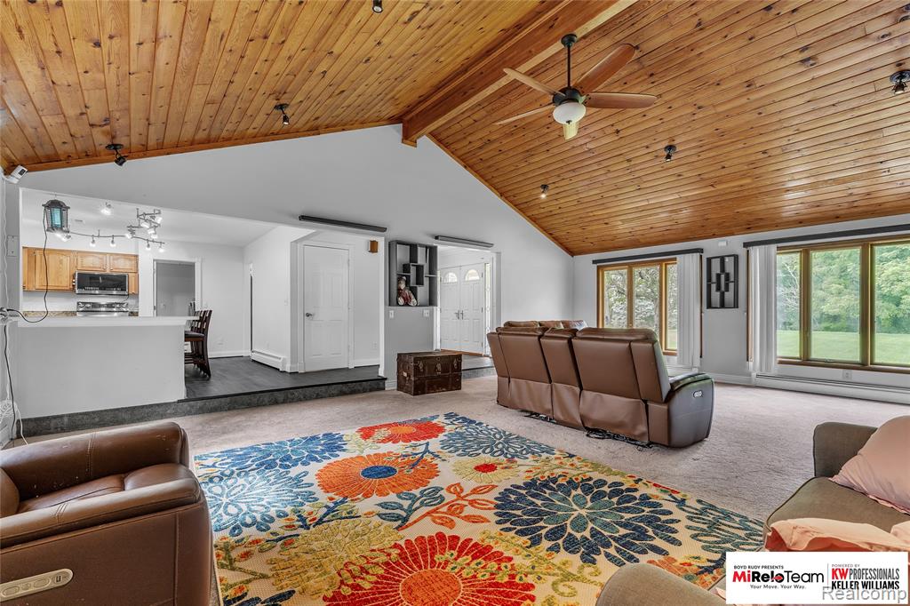 9844 Pine Knob Road Property Photo 11