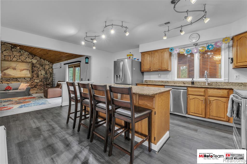 9844 Pine Knob Road Property Photo 13