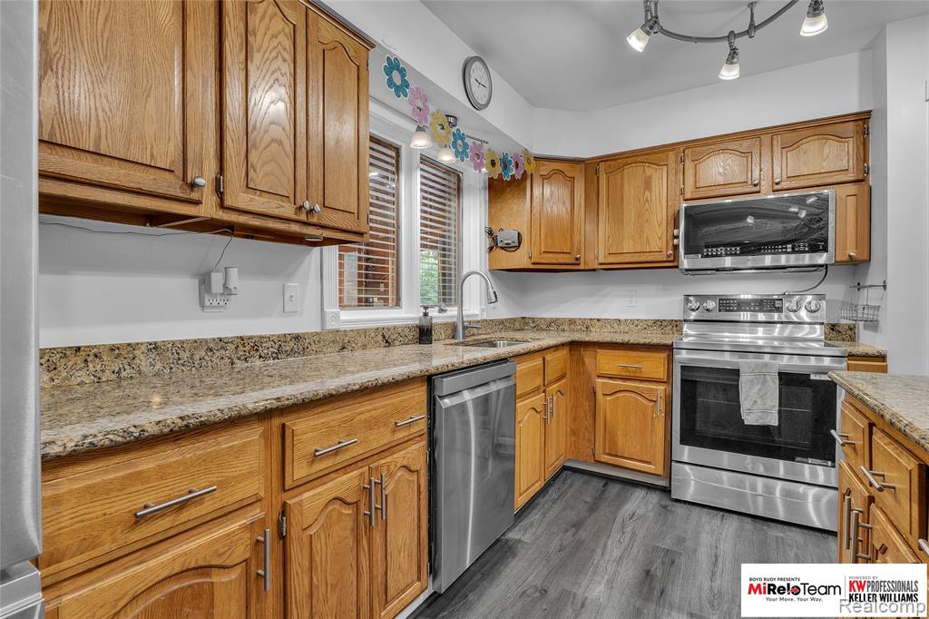9844 Pine Knob Road Property Photo 14