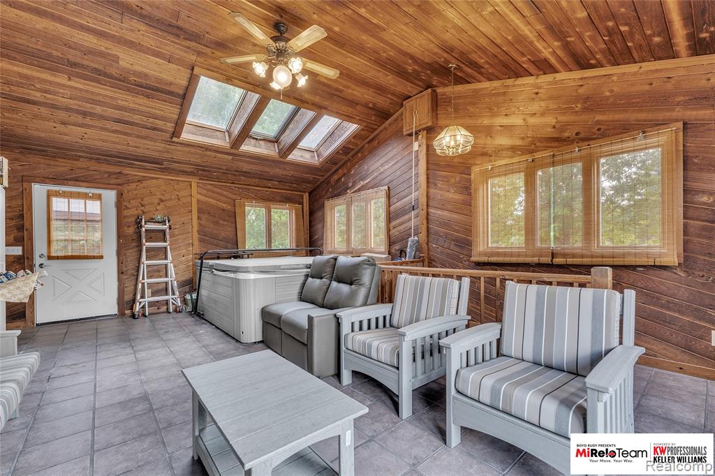 9844 Pine Knob Road Property Photo 16