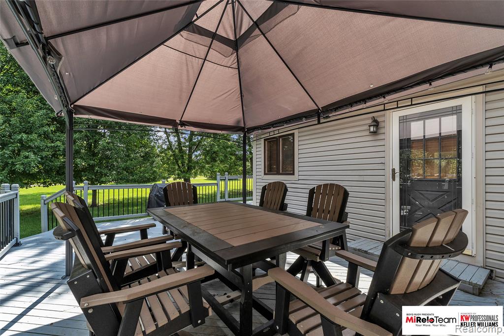 9844 Pine Knob Road Property Photo 33