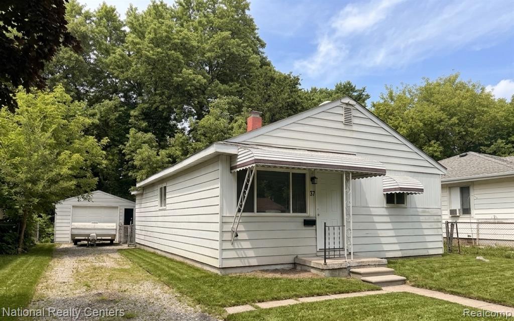 37 E Brooklyn Avenue Property Photo 2