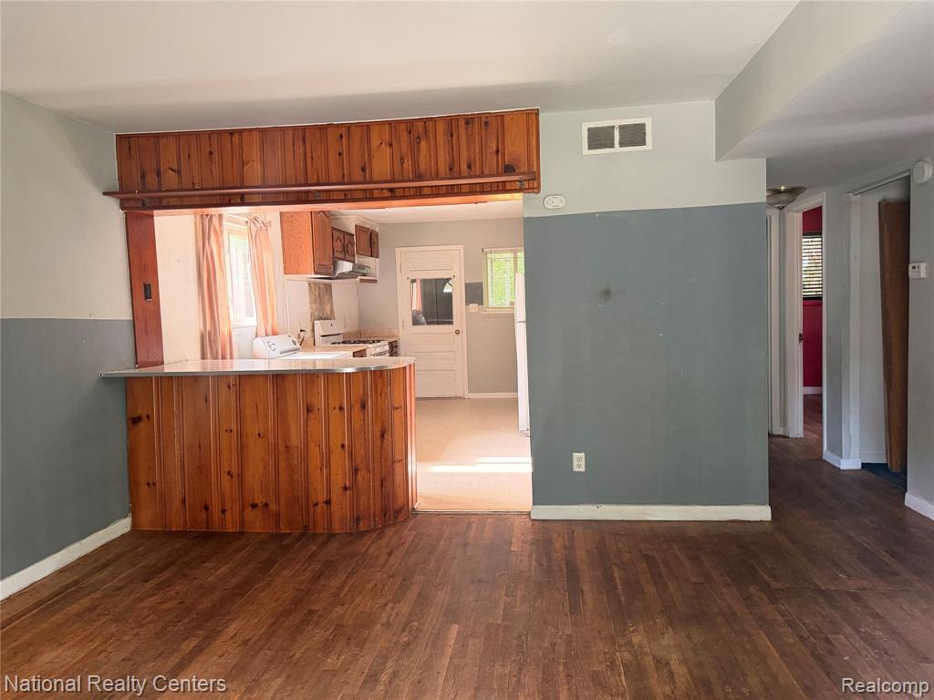 37 E Brooklyn Avenue Property Photo 9
