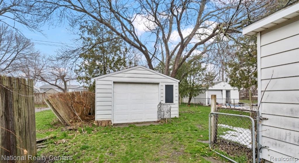 37 E Brooklyn Avenue Property Photo 16