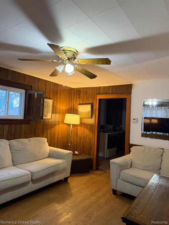 435 Riverbank Street Property Photo 4