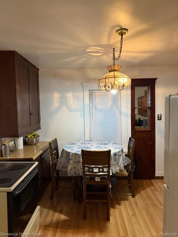 435 Riverbank Street Property Photo 7
