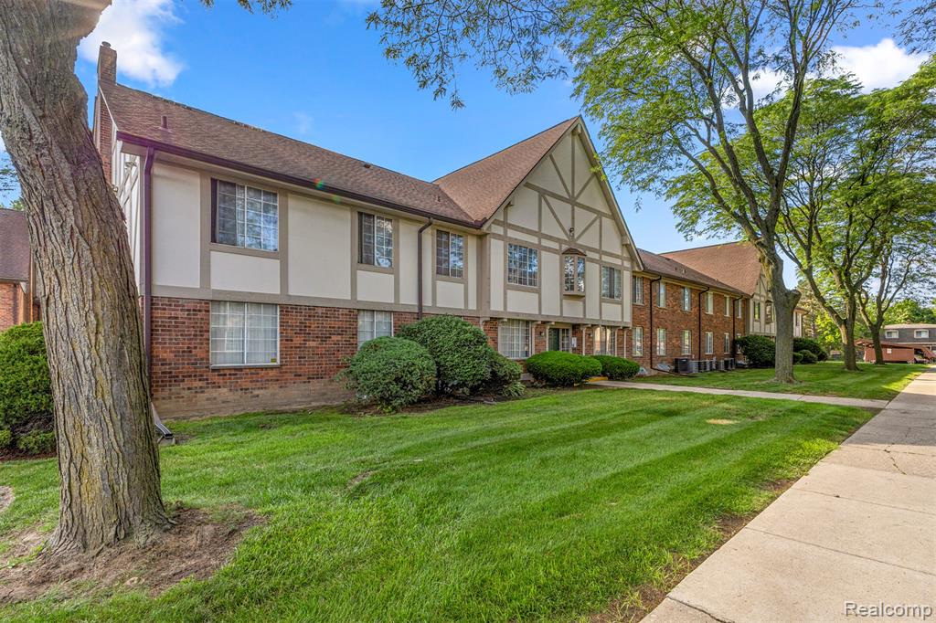 30220 Southfield Road Property Photo 1