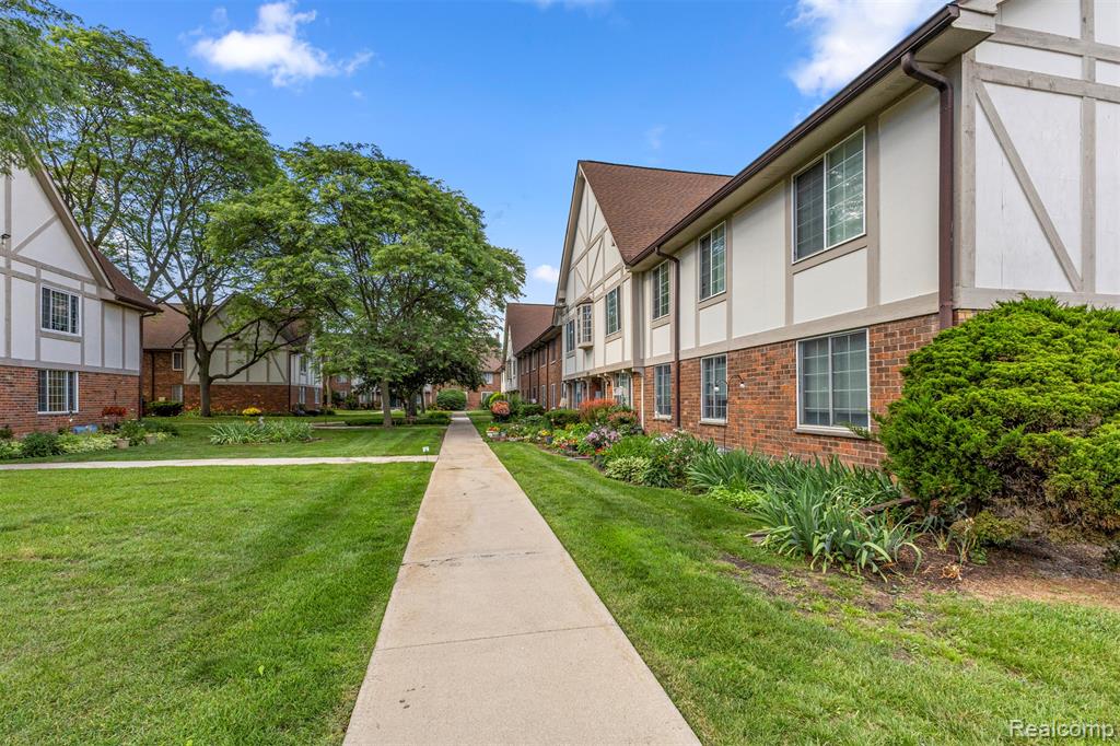 30220 Southfield Road Property Photo 4