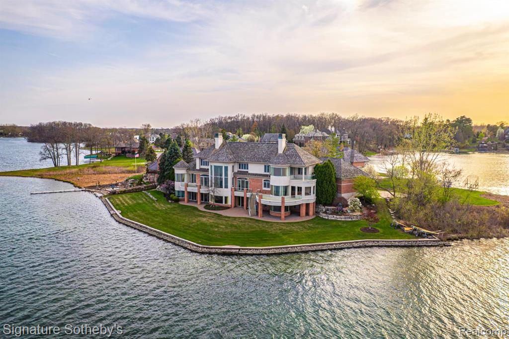 82 CHATEAUX DU LAC