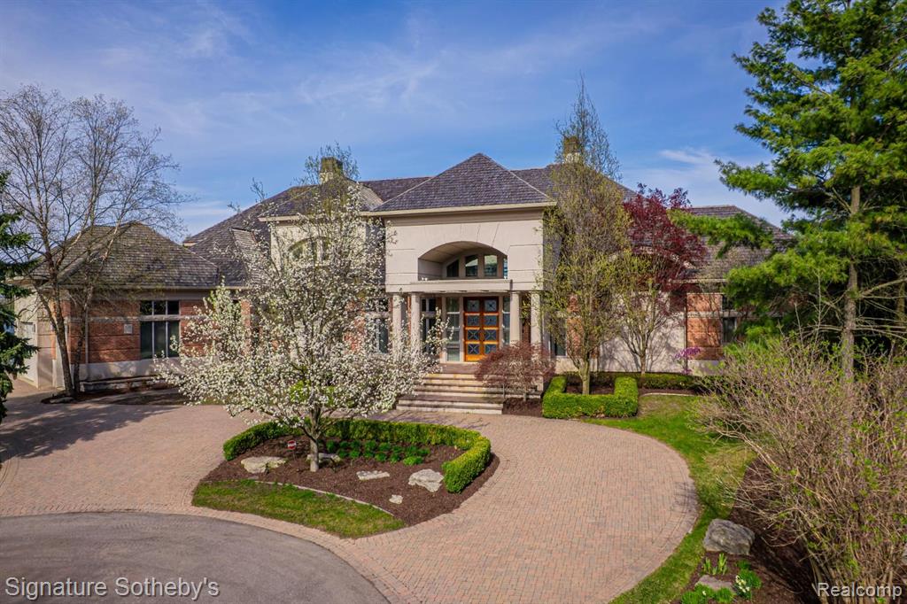 82 Chateaux Du Lac Property Photo 3