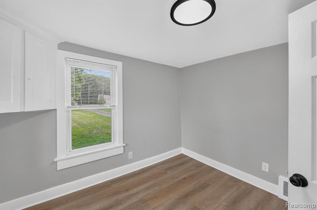 2931 Grant Road Property Photo 10