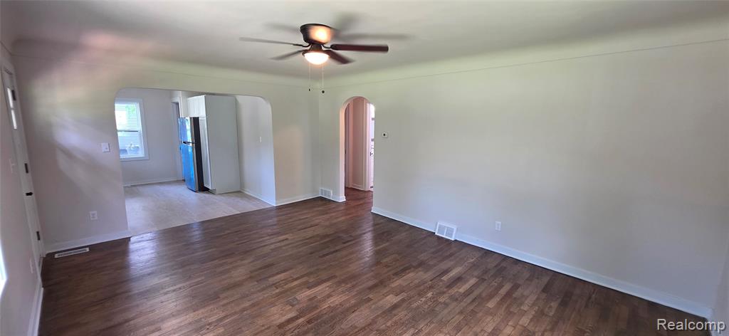 9205 Neff Road Property Photo 5