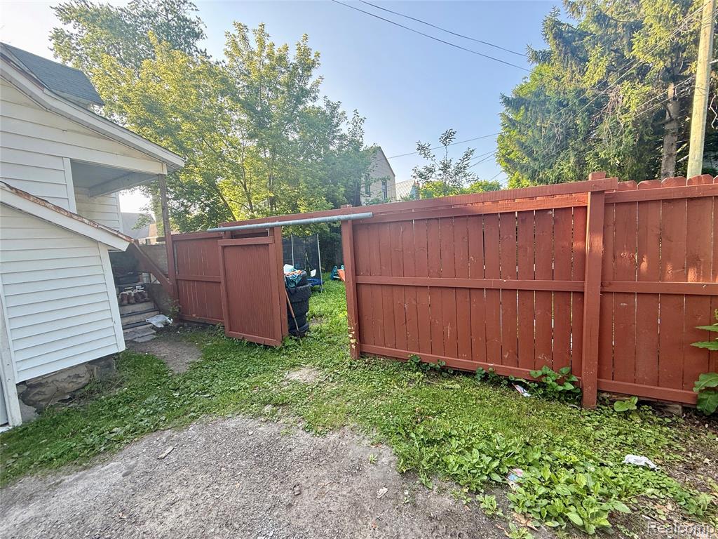 1813 10th Avenue Property Photo 3