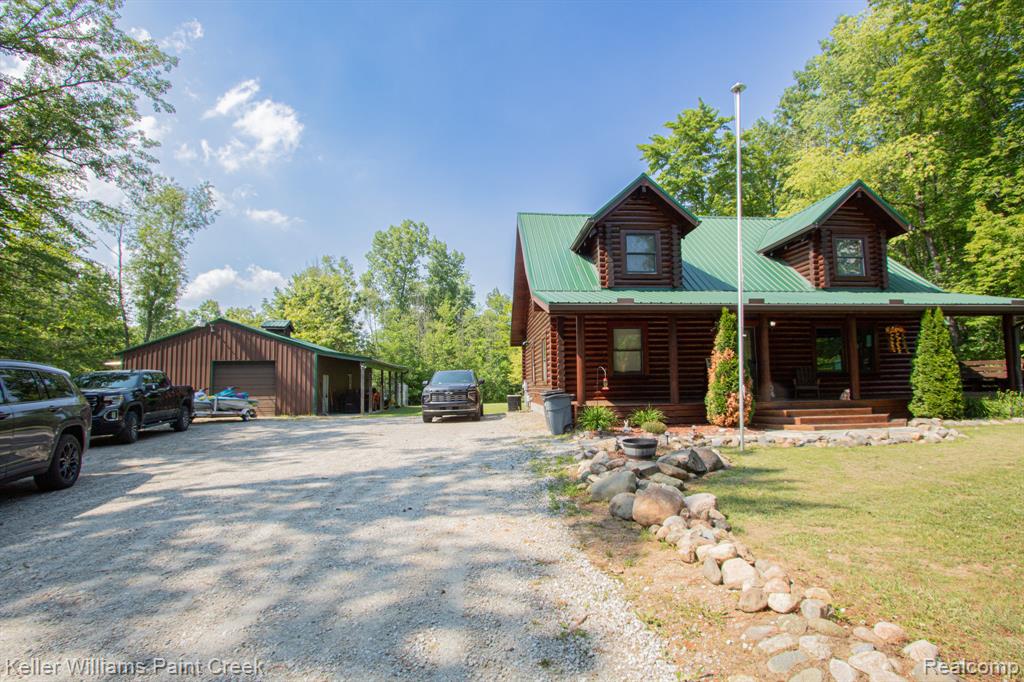 5104 Ravenswood Road Property Photo 3