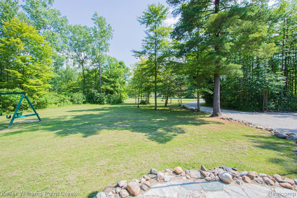 5104 Ravenswood Road Property Photo 6