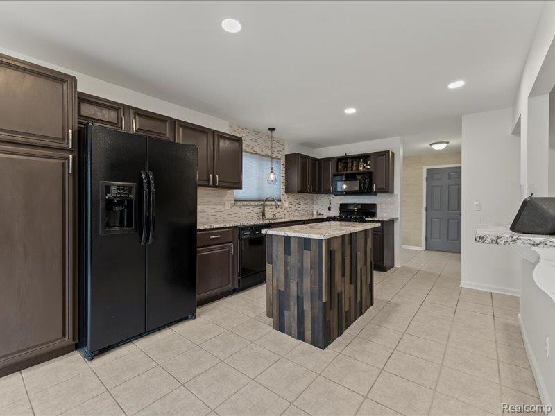 29213 Rachid Lane Property Photo 7