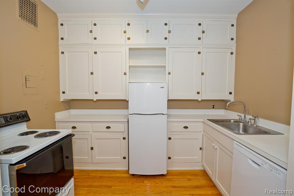 327 Southfield Road Property Photo 20