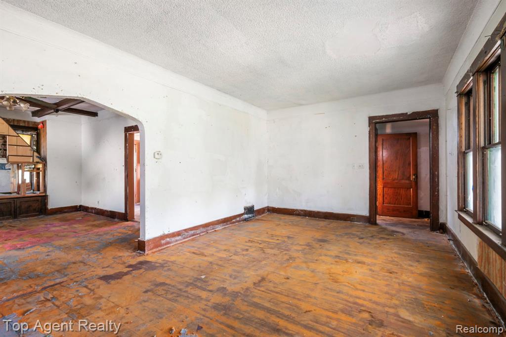 195 Eason Street Property Photo 5