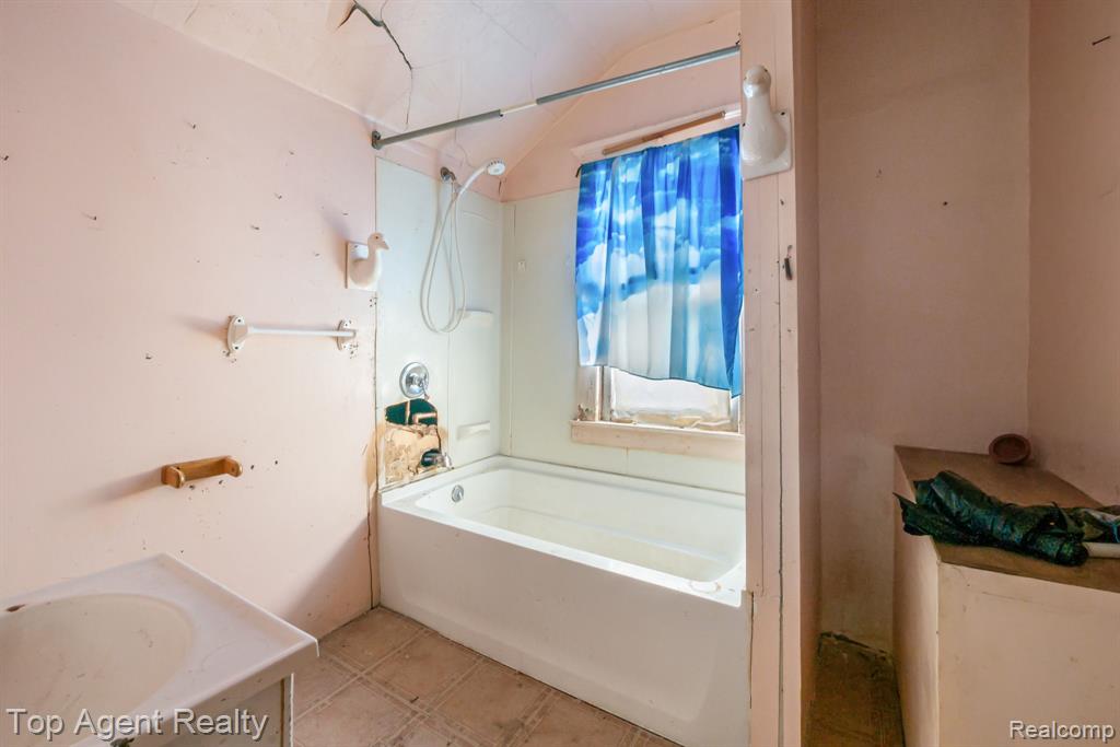 195 Eason Street Property Photo 16
