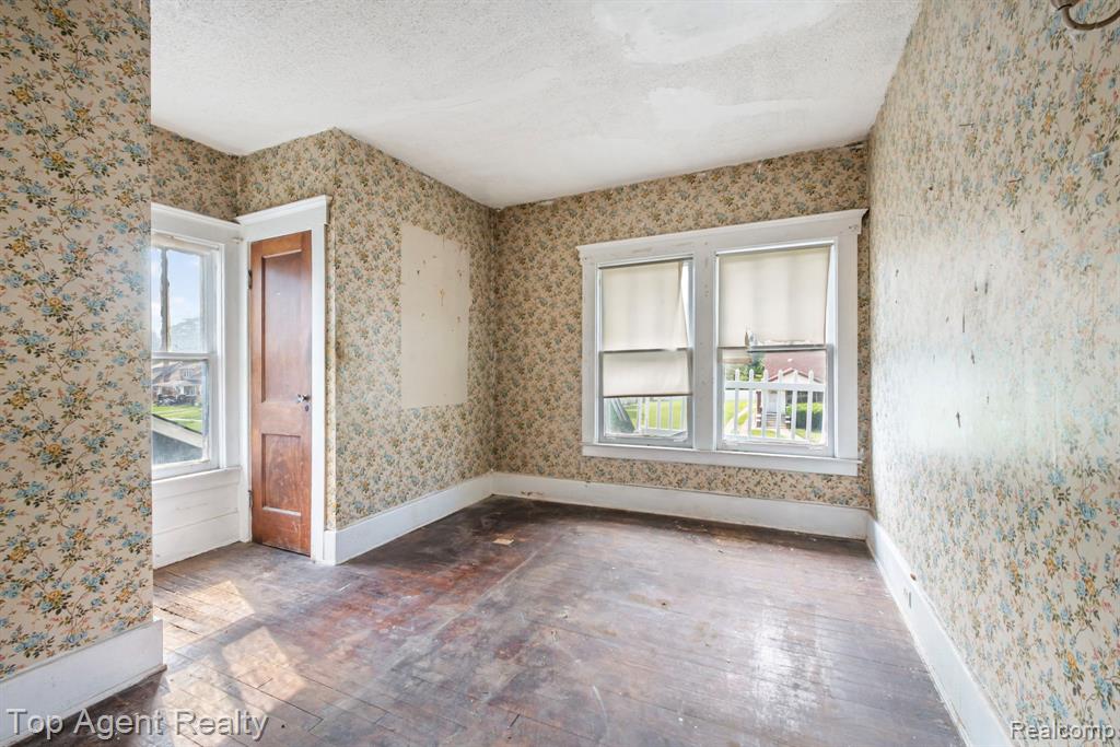 195 Eason Street Property Photo 17