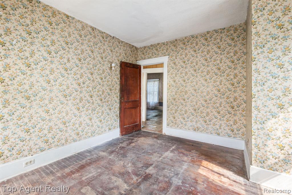 195 Eason Street Property Photo 18