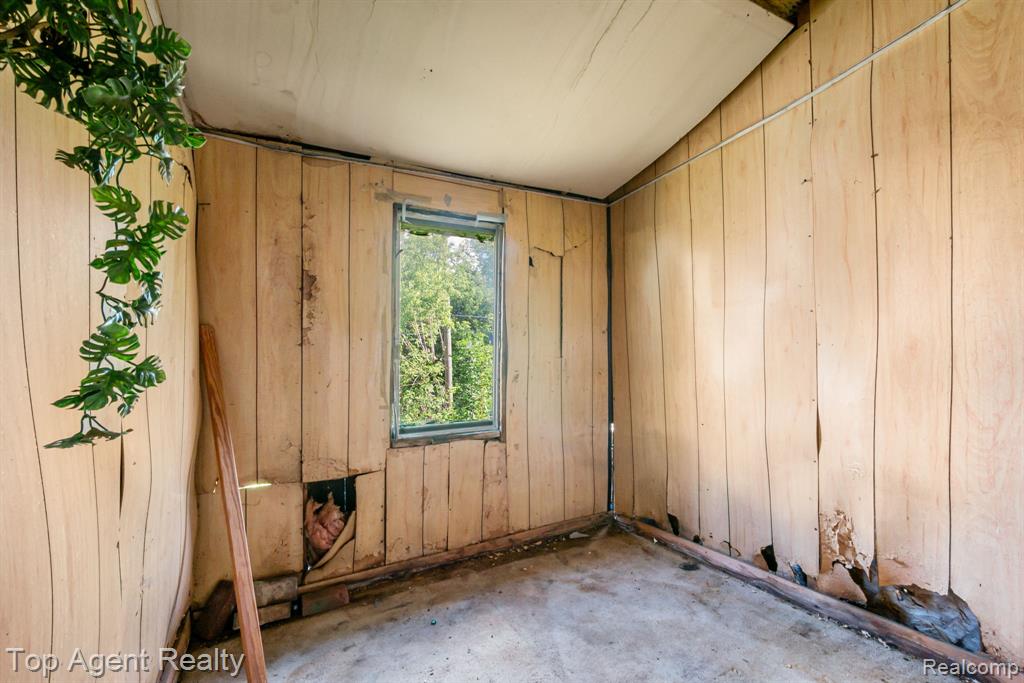 195 Eason Street Property Photo 23