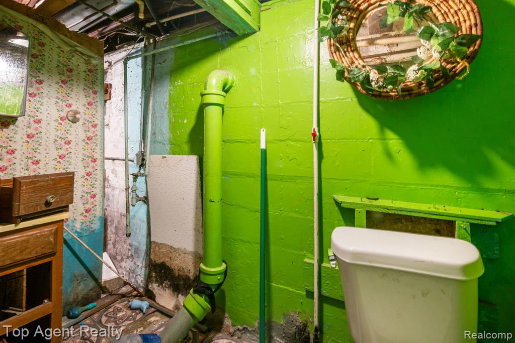195 Eason Street Property Photo 30