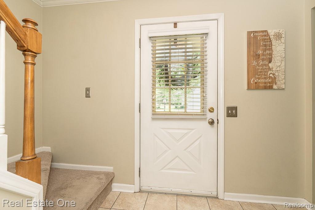 606 Whitney Drive Property Photo 2