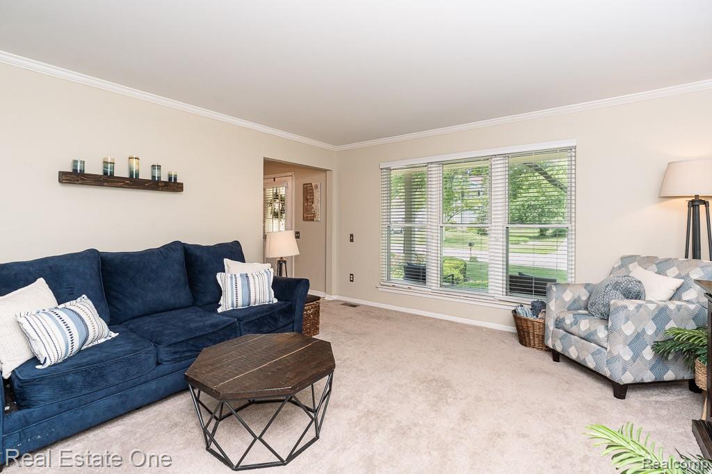 606 Whitney Drive Property Photo 6