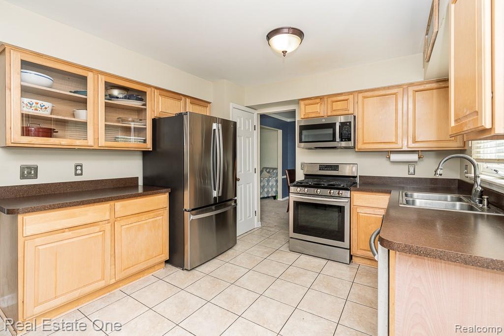 606 Whitney Drive Property Photo 9