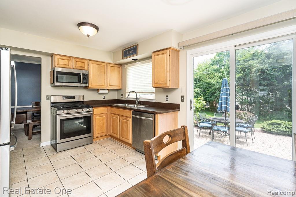 606 Whitney Drive Property Photo 10