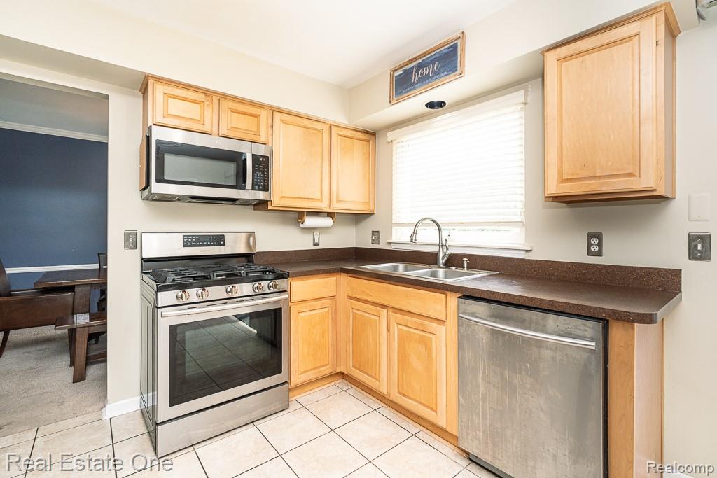 606 Whitney Drive Property Photo 12
