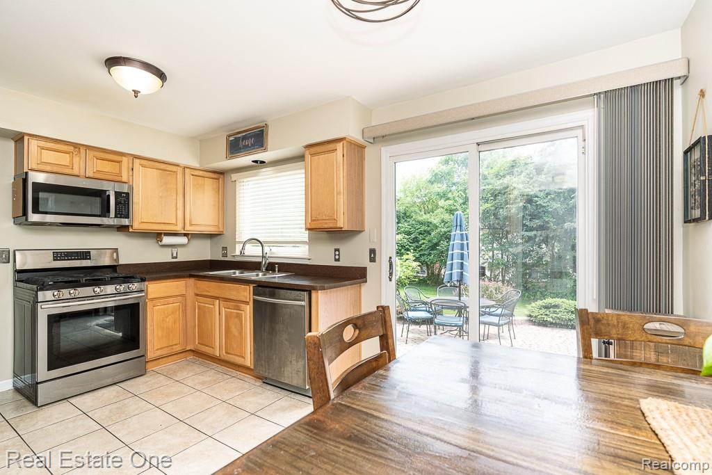 606 Whitney Drive Property Photo 14