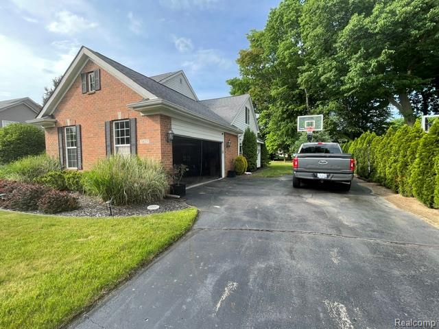 5827 Woodfield Parkway Property Photo 3