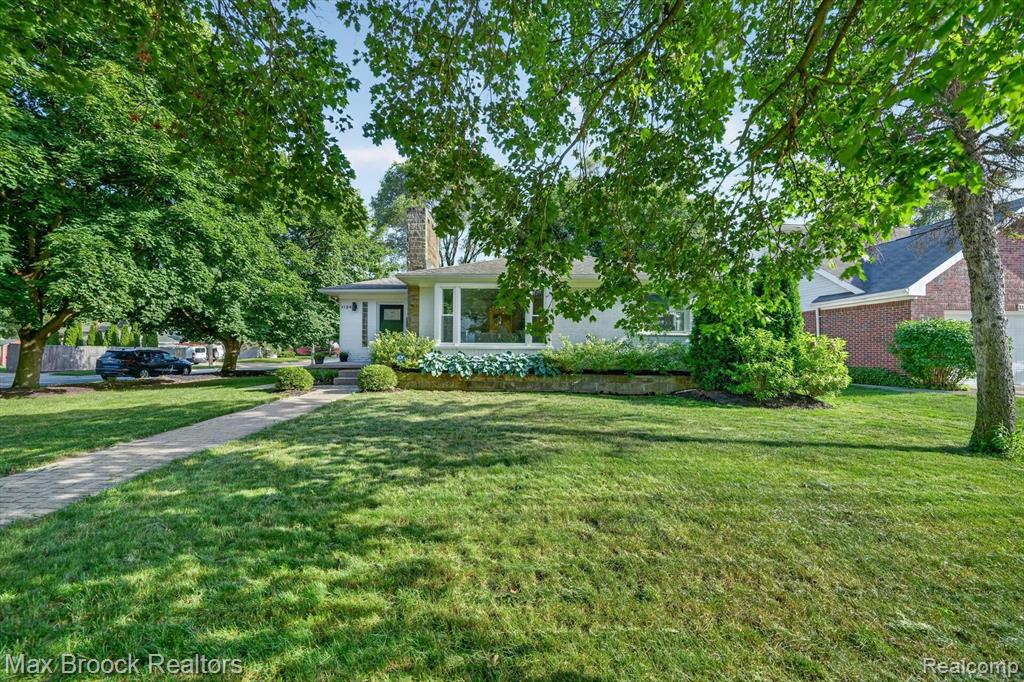 1124 E Windemere Avenue Property Photo 3