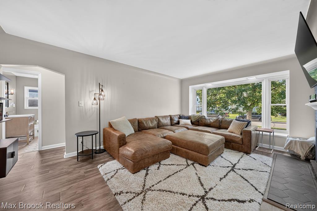 1124 E Windemere Avenue Property Photo 6