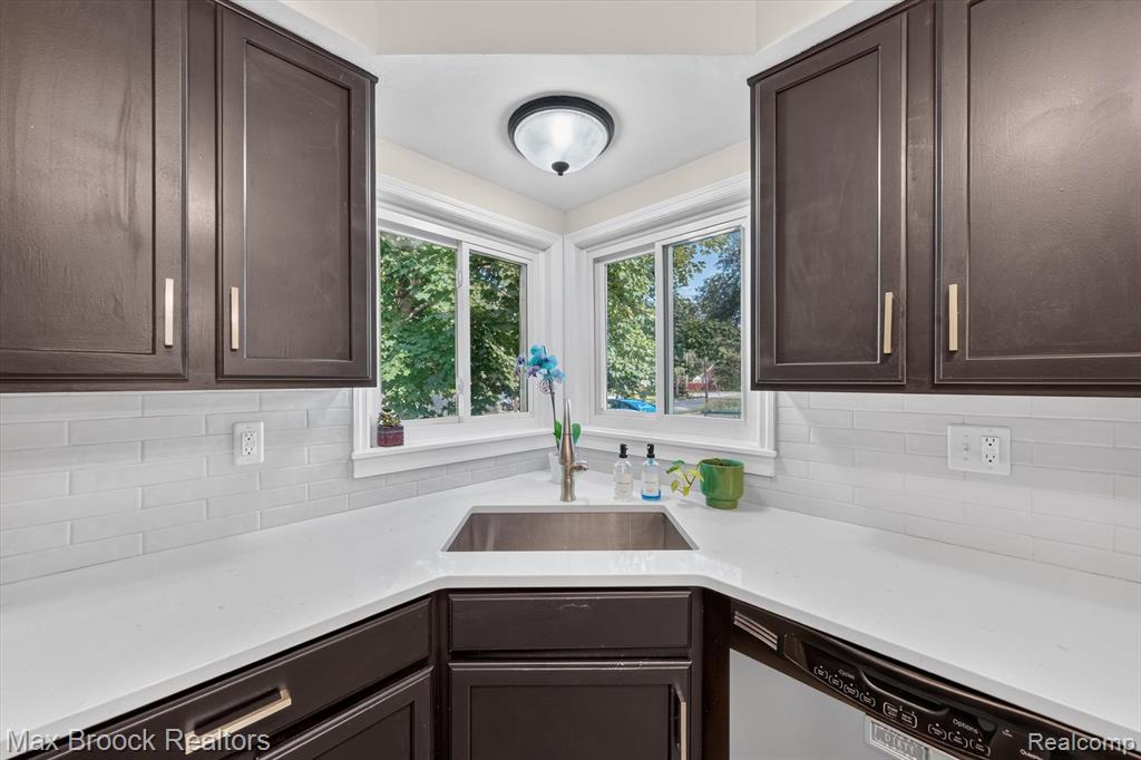 1124 E Windemere Avenue Property Photo 28