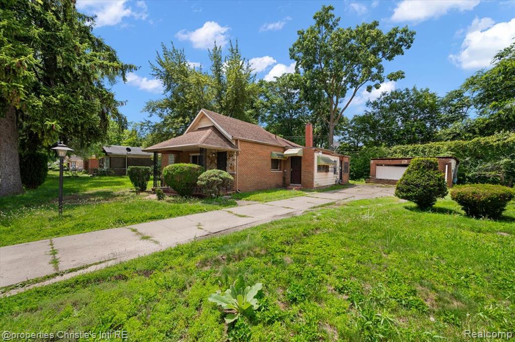 20127 Birwood Street Property Photo 3