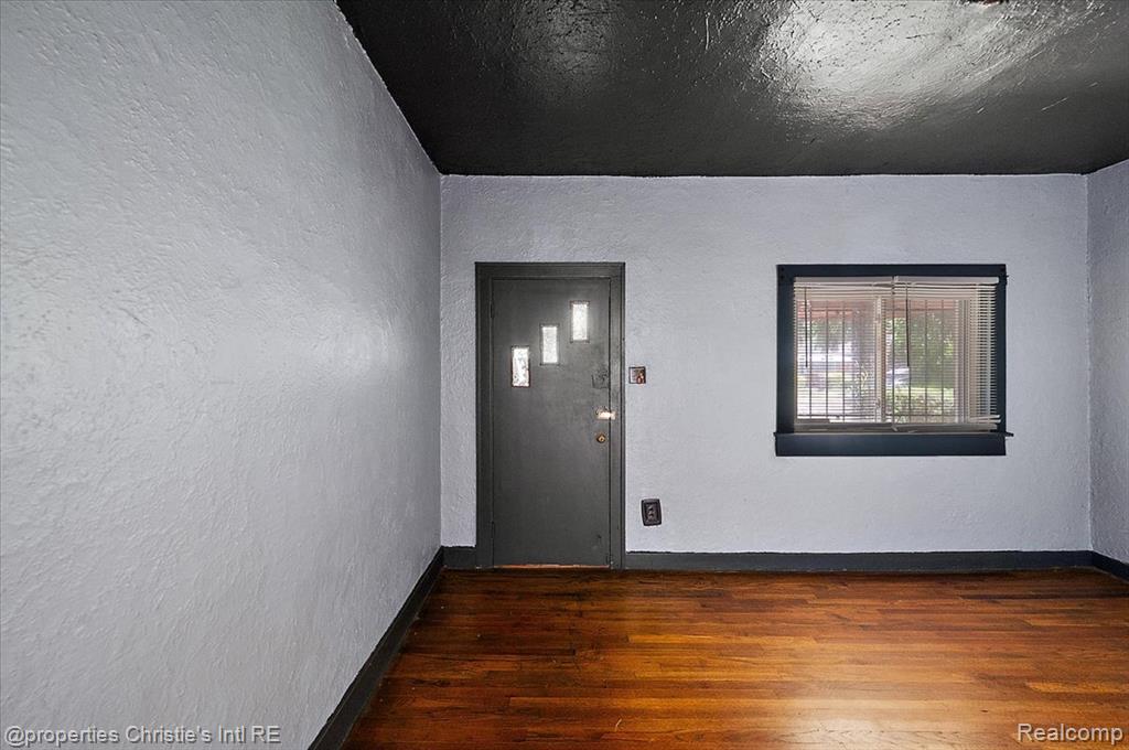 20127 Birwood Street Property Photo 5