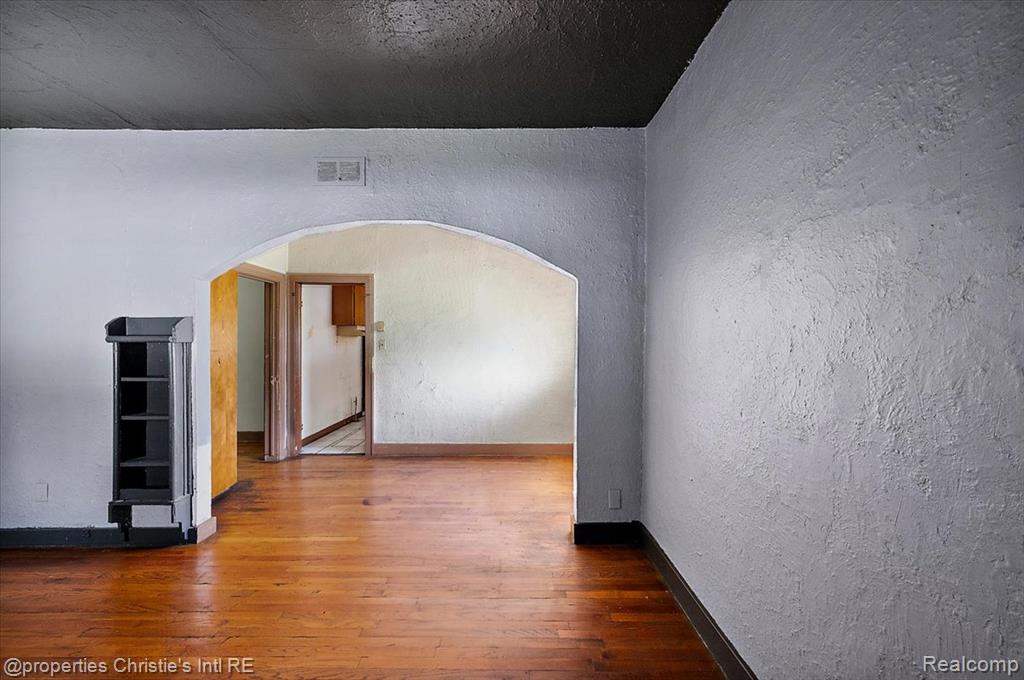 20127 Birwood Street Property Photo 6