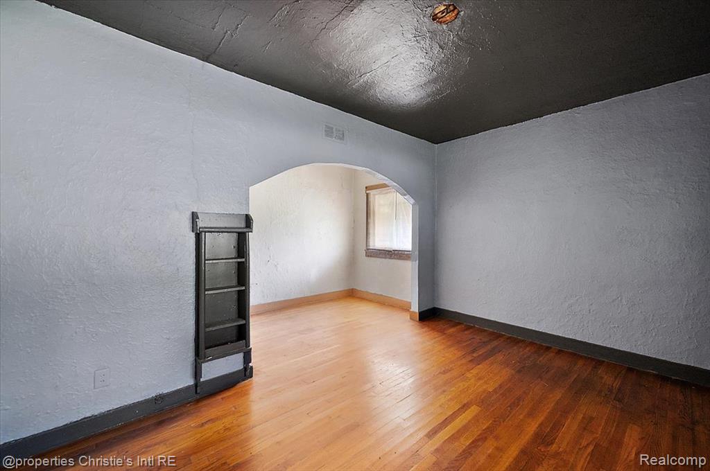 20127 Birwood Street Property Photo 7