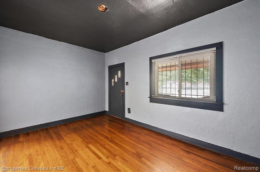 20127 Birwood Street Property Photo 8