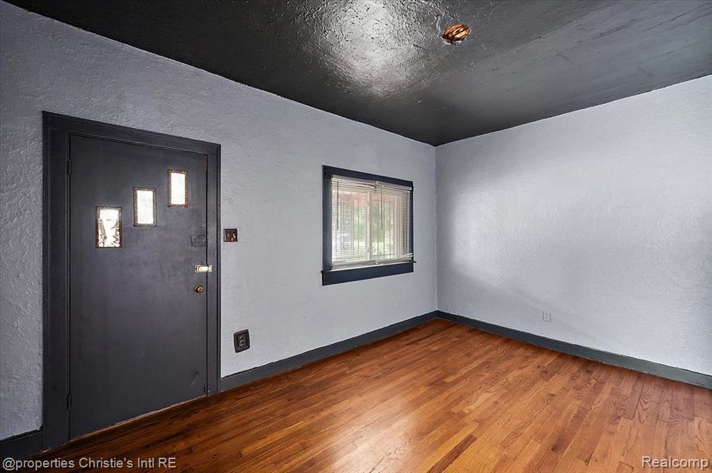 20127 Birwood Street Property Photo 9