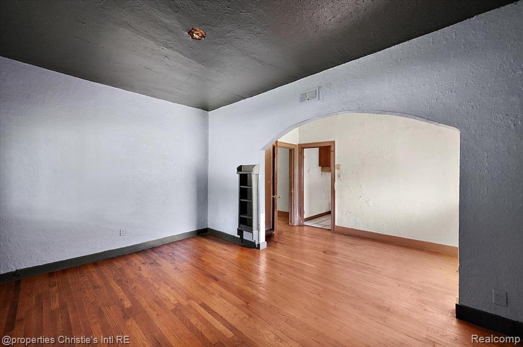 20127 Birwood Street Property Photo 10