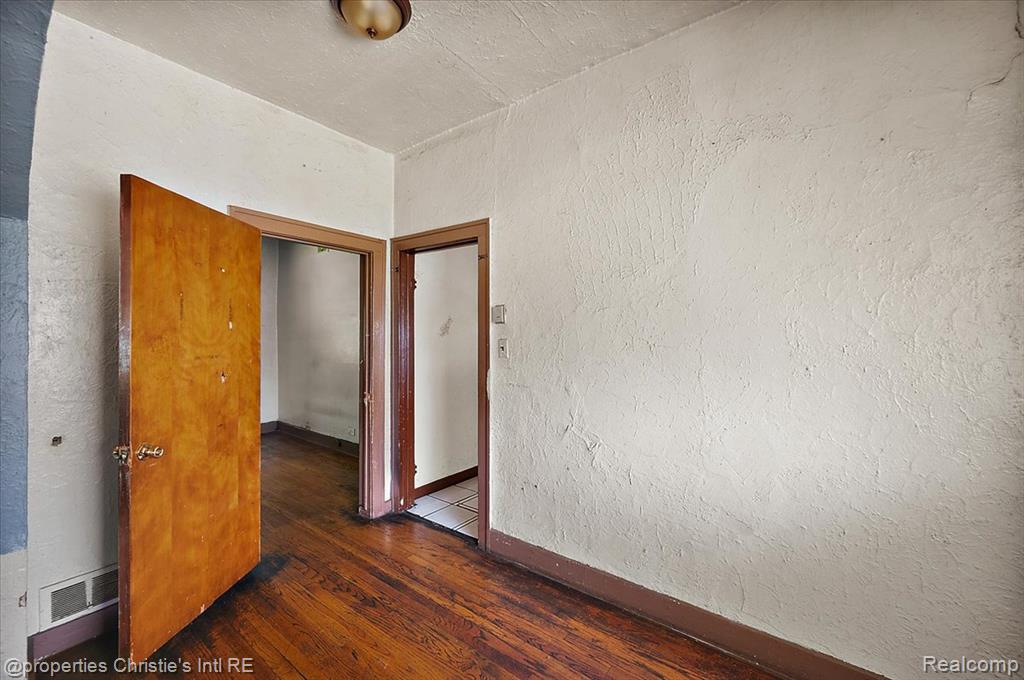20127 Birwood Street Property Photo 11