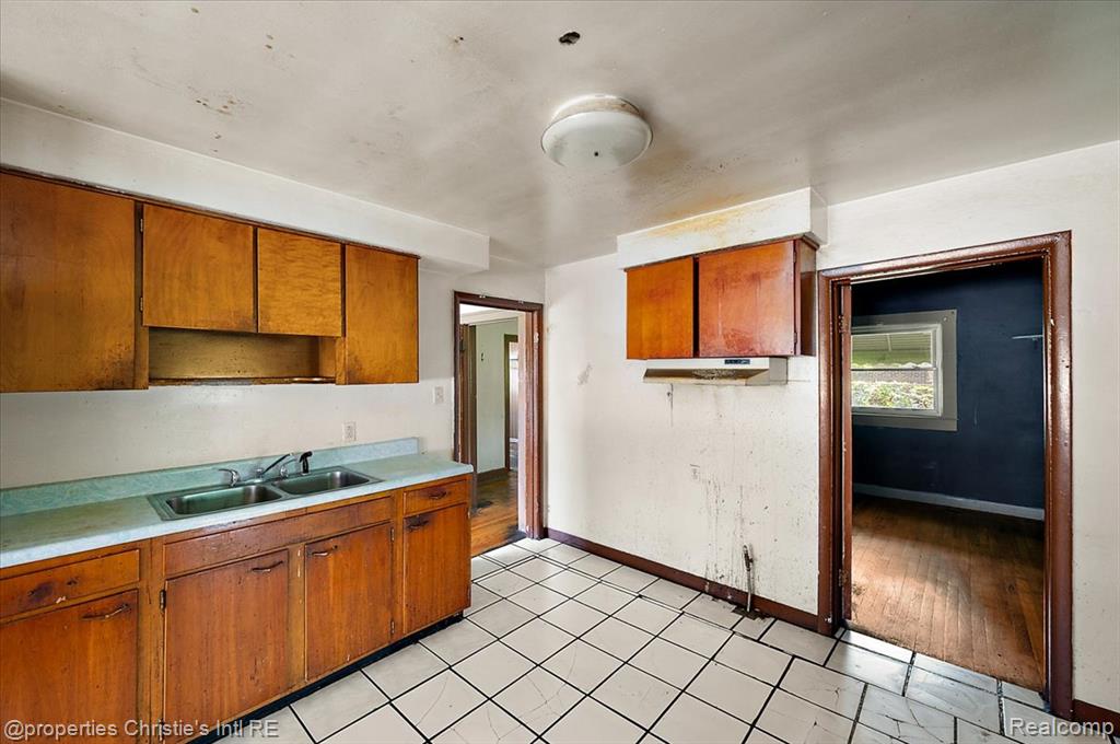 20127 Birwood Street Property Photo 13