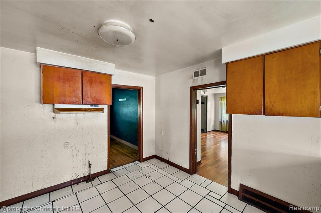 20127 Birwood Street Property Photo 14
