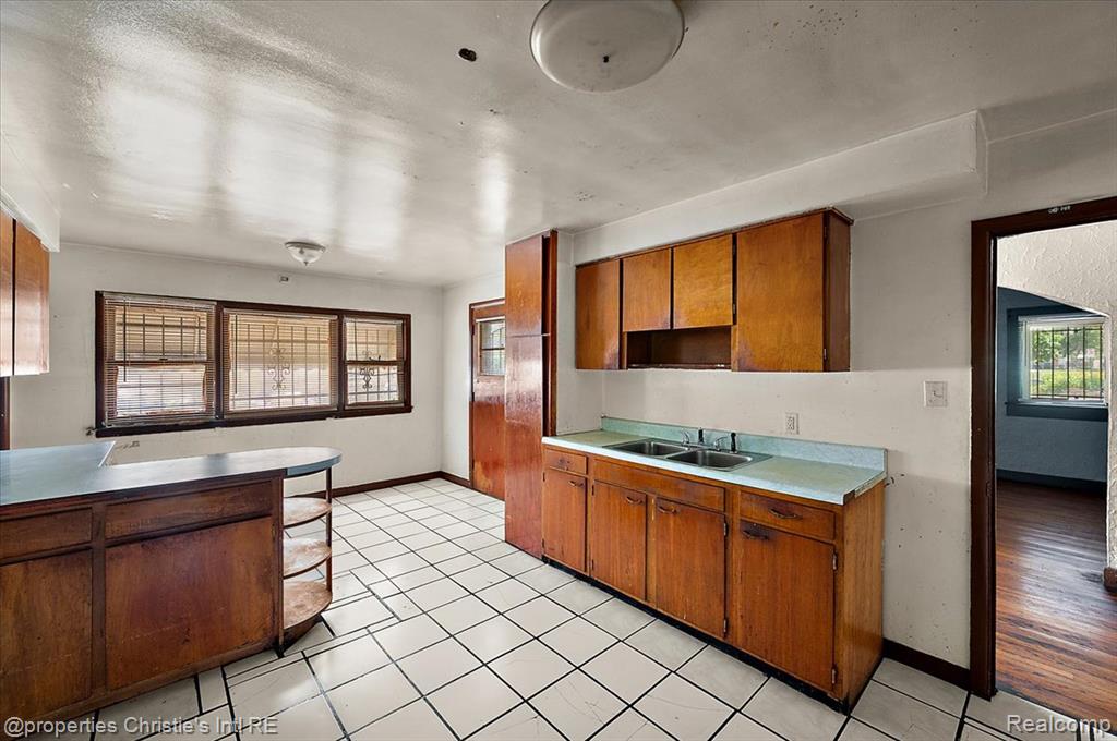 20127 Birwood Street Property Photo 15